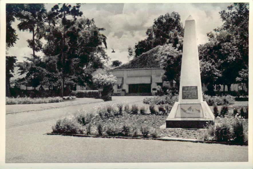 Collectie NMvWereldculturen TM 33002401 Prentbriefkaart Het Proklamasi monument in Pegangsaan Timur Djakarta Kementerian Penerangan KEMPEN 1950 1960